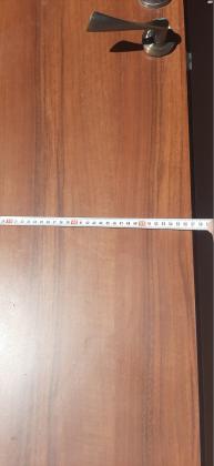 דלתות פנים בצבע אגוז כולל