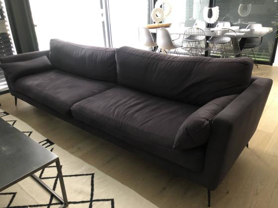 ספה במצב מעולה, של חברת