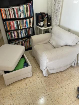 כורסת והדום של איקאה (EKTORP)