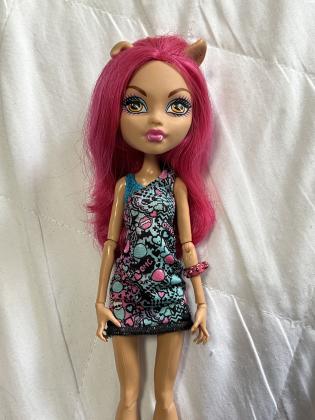 ארבעה בובות מסדרת ?מונסטר היי?