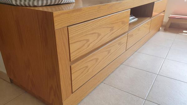 מזנון לסלון נמכר עקב מעבראורך