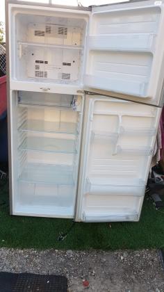 מקרר שארפ במצב מעולה 322 ליטר