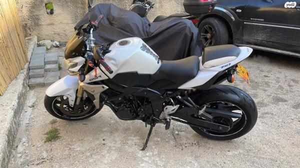 סוזוקי GSR750 (2011)