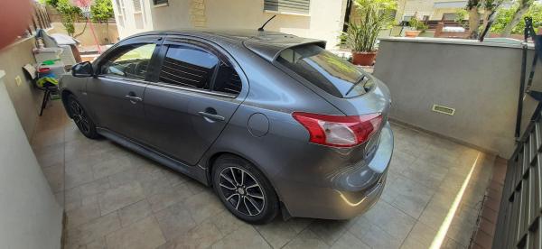 מיצובישי לנסר ספורטבק (2017)