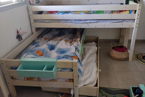 שילוב מיטות L של עצמלה