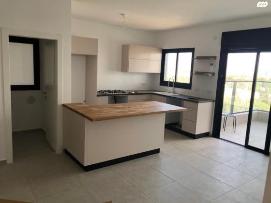 שולמית אלוני 11