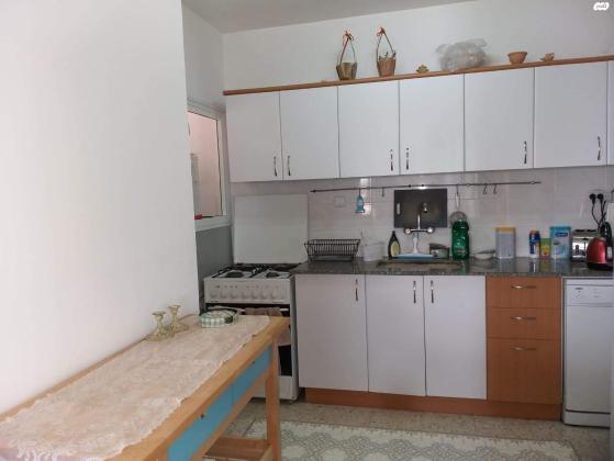 החסידה 4 (בית"ר)