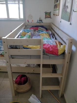 שילוב מיטות L של עצמלה