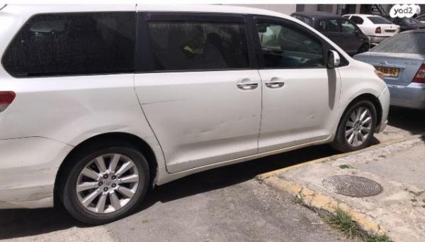 טויוטה סיינה (2014)