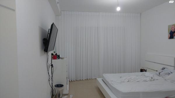 יצחק רגר 49 (מרכז אזרחי)