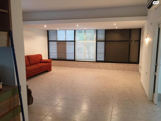 צבי גרץ 4 (המפדה האזרחי)