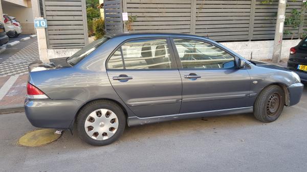 מיצובישי לנסר קלאסיק (2008)