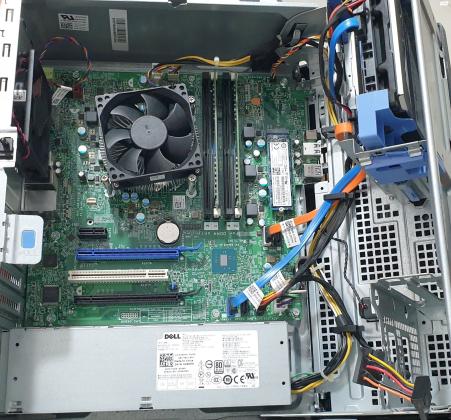 DELL OPTIPLEX 7040 D18M D18M001