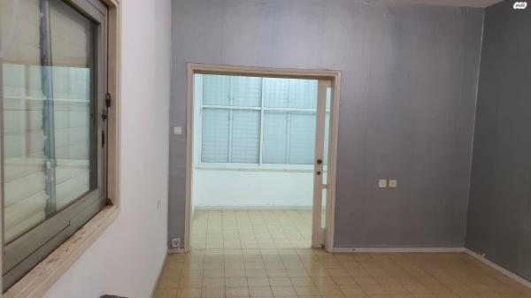 שדרות ירושלים 32 (מרכז העיר)