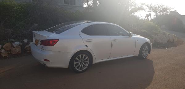 לקסוס IS250 (2009)