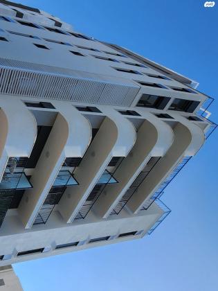 שדרות הצנחנים 18 (מתחם נגבה)