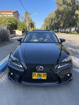 לקסוס IS300h (2016)