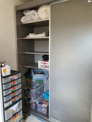 ארון בגדים של חברת אידיאל 3 דלתות הזזה