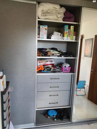 ארון בגדים של חברת אידיאל 3 דלתות הזזה