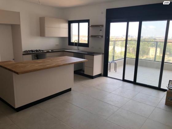 שולמית אלוני 11