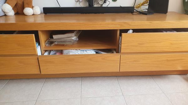 מזנון לסלון נמכר עקב מעבראורך