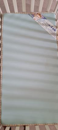 מיטת תינוק עם מזרן סליפ לי דו של ליטף