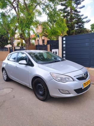 אופל אסטרה (2013)