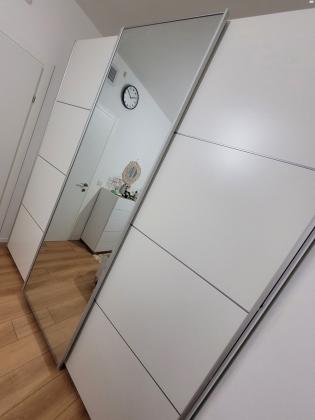 ארון בגדים בן שנה כחדשדלתות רחף!2