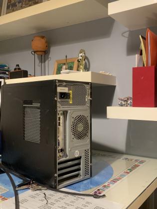 מחשב נייח אייבורי מצב תקין