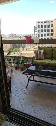 התקווה 12 (מרכז אזרחי)