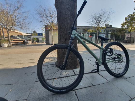 מוכר את האופניי דירט שלי