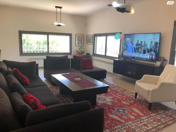 מבוא החרוב 20