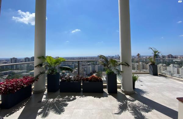 גולדה מאיר 13 (קרית ראשון;קריית כרמים)