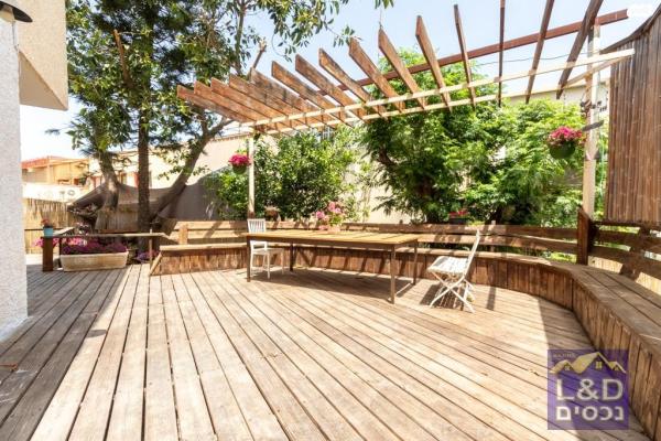 צל הגבעה (יד לבנים)