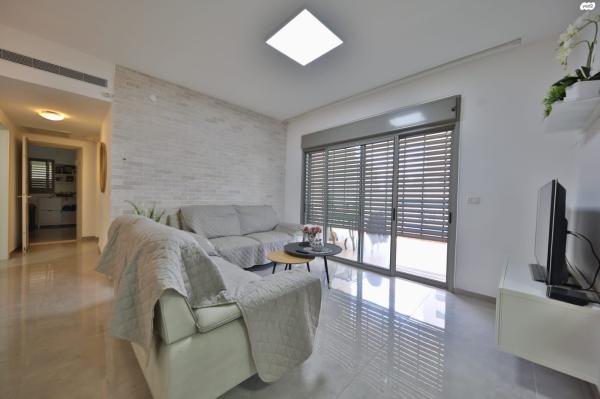 עוזי חיטמן (משכנות אומנים (כורדני))