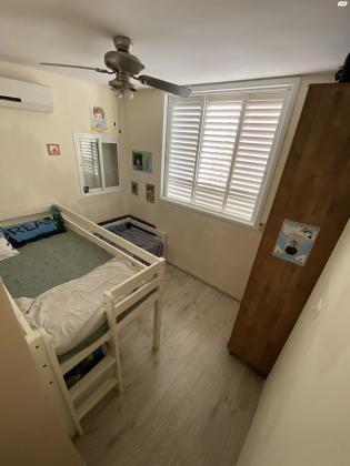 מיטת קומותיים לילדים משולבת בצורת