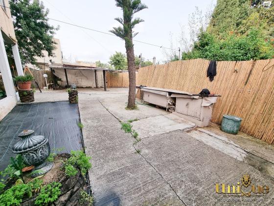 חנה סנש 8 (גבעה א)