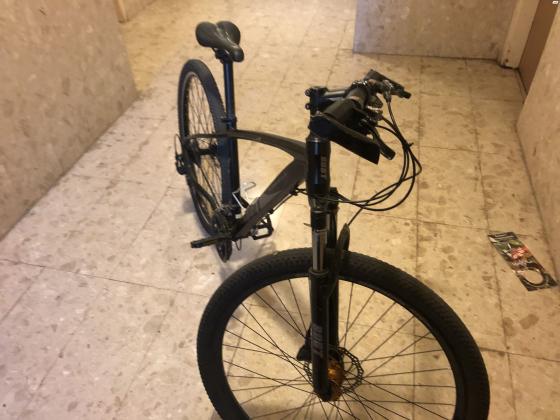 יכין אופניים-Bust