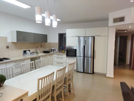 שדרות האלונים 3 (גן המושבה, השדרה המרכזית)