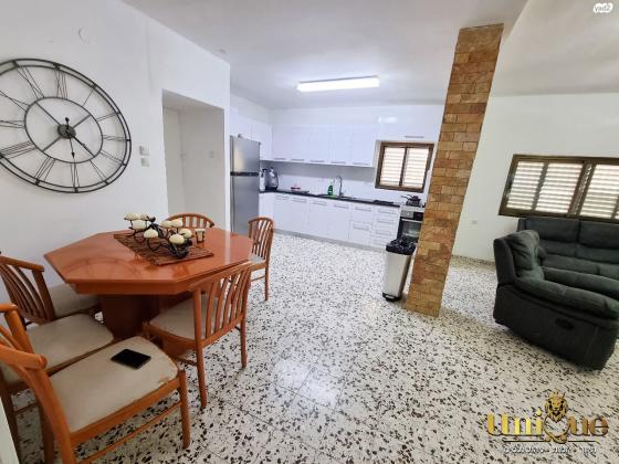 חנה סנש 8 (גבעה א)