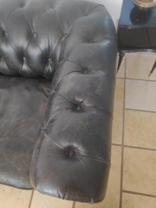 ספת עור בסגנון צ'סטרפילד