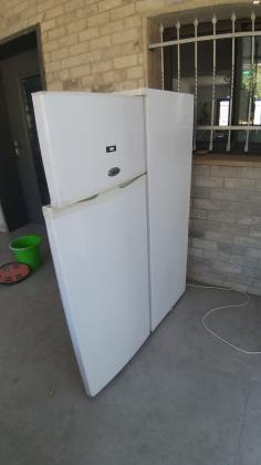 מקרר בינוני חברת NEON במצב