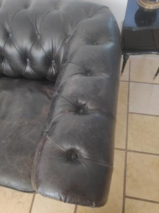 ספת עור בסגנון צ'סטרפילד