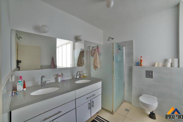 הרב לנדרס (רמת עמידר)