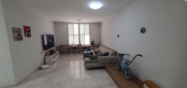 שדרות ז'בוטינסקי 22 (מרכז העיר)