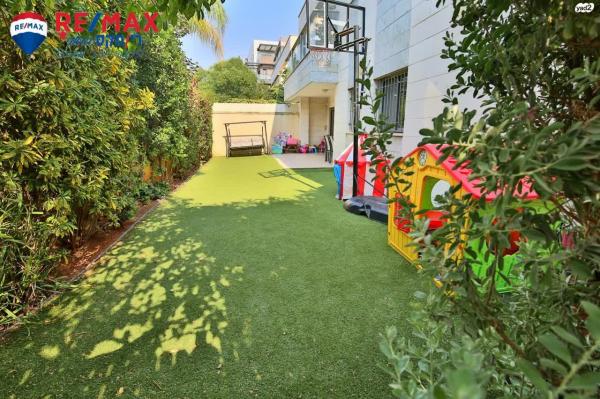 משה שמיר 8 (הרצליה הירוקה)