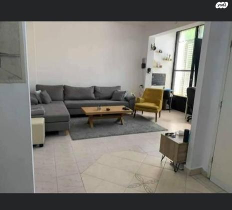 חצור 17 (יד לבנים)