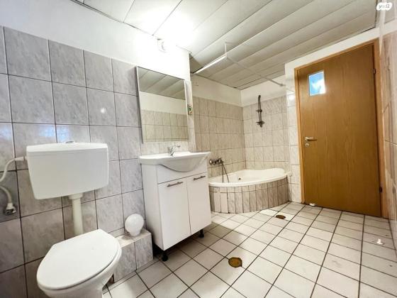 דרך מרדכי בשיסט (נווה עמית)