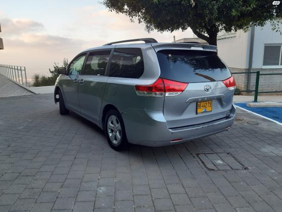 טויוטה סיינה (2012)