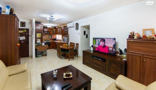 אריה מוצקין 27 (נאות שקד)